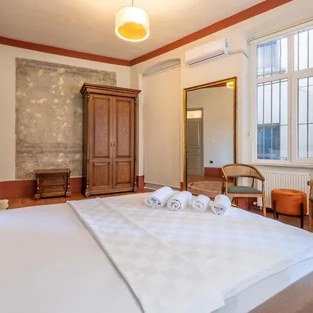 Hotel apartamentowy Casas Con Fresco - Stunning Spacious In Prime Location 4*